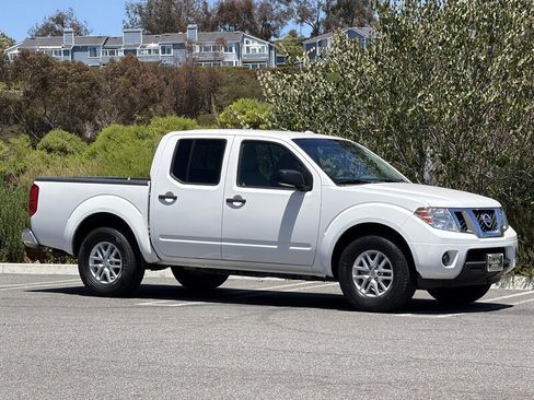 Used 2018 Nissan Frontier SV RWD image 8