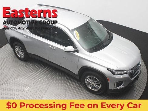 Used 2022 Chevrolet Traverse LT FWD image 3