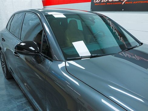 Used 2020 Porsche Cayenne Turbo AWD/4WD image 35