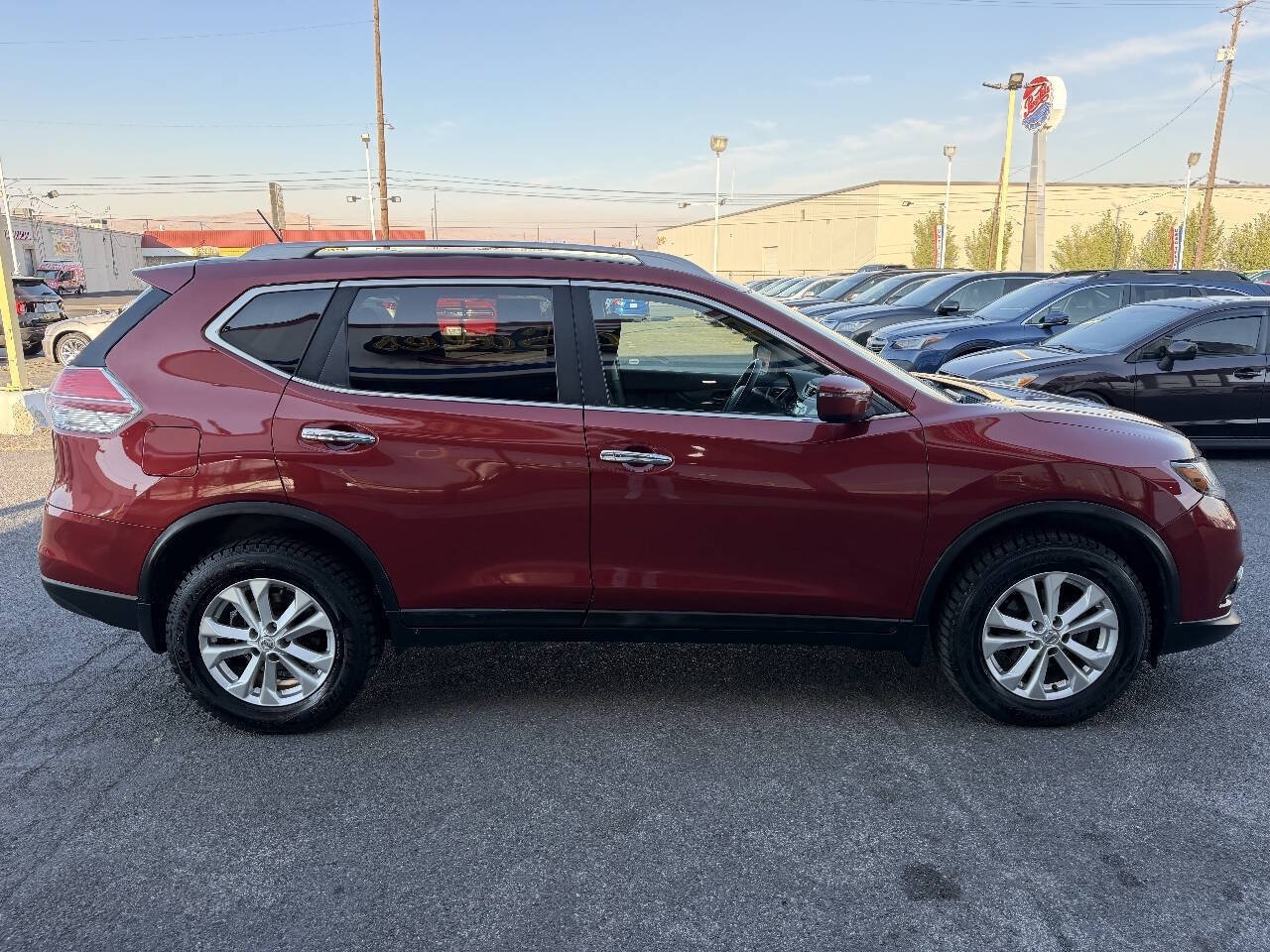 Used 2016 Nissan Rogue SV AWD/4WD image 5