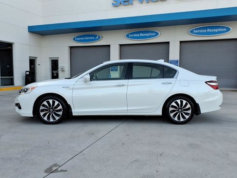 Certified 2017 Honda Accord EX-L image 4