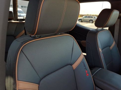 Used 2024 GMC Canyon AT4 w/ AT4 Premium Package image 20