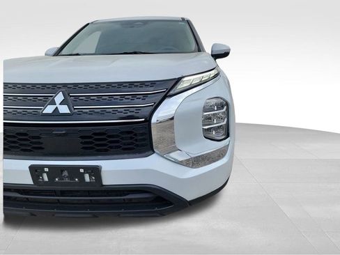 Used 2022 Mitsubishi Outlander ES image 10