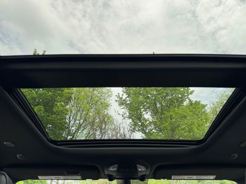 New 2025 Chrysler Pacifica Select AWD/4WD image 30