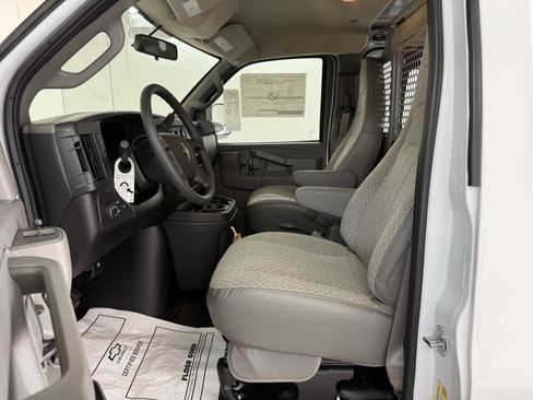 New 2025 Chevrolet Express 3500 w/ Driver Convenience Package image 10