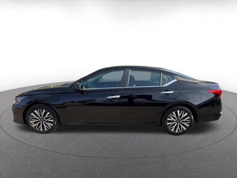 Used 2025 Nissan Altima 2.5 SV FWD image 9