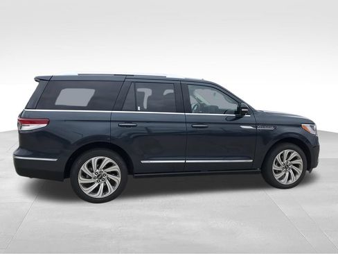 Used 2024 Lincoln Navigator Reserve AWD/4WD image 9
