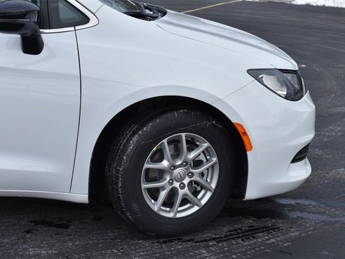 New 2026 Chrysler Voyager LX image 3