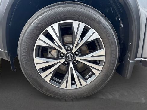 Used 2023 Nissan Rogue SV AWD/4WD image 12