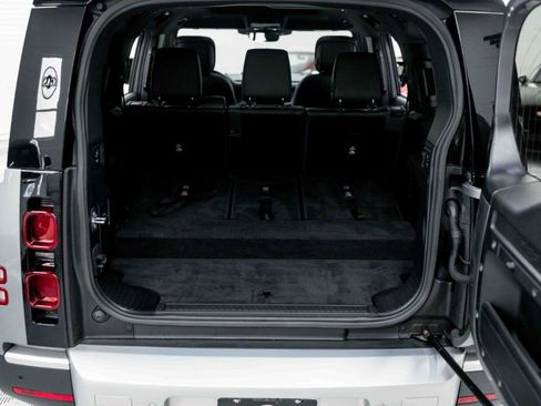 Used 2023 Land Rover Defender 130 SE image 87