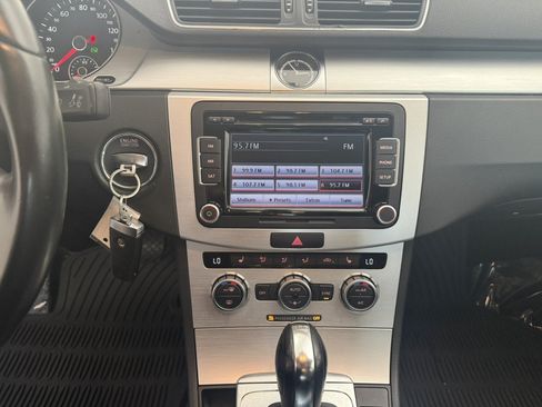 Used 2013 Volkswagen CC Sport FWD image 18