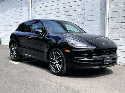 Used 2026 Porsche Macan AWD/4WD image 7