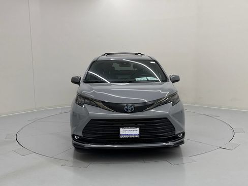 Used 2022 Toyota Sienna XLE Woodland Edition AWD/4WD image 8