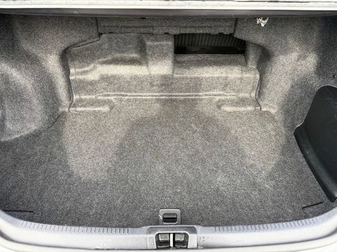 Used 2014 Toyota Camry SE w/ Moonroof Package FWD image 16