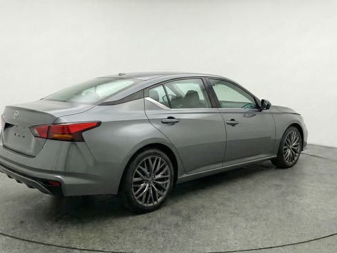 Used 2025 Nissan Altima 2.5 SV FWD image 9
