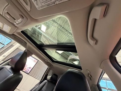 Used 2018 Nissan Rogue SL w/ Premium Package AWD/4WD image 8