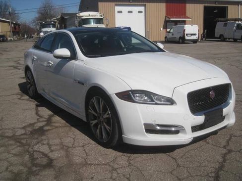 Used 2017 Jaguar XJ AWD/4WD image 3