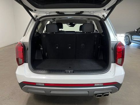 Used 2025 Hyundai Palisade SEL FWD image 17
