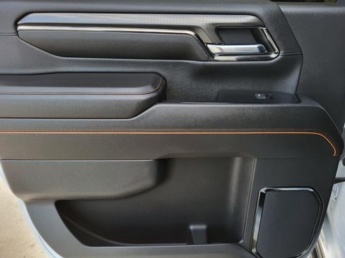 Used 2024 GMC Sierra 2500 AT4 w/ AT4 Premium Plus Package image 9