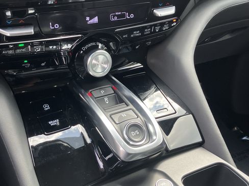 Used 2024 Acura MDX SH-AWD w/ Technology Package image 29