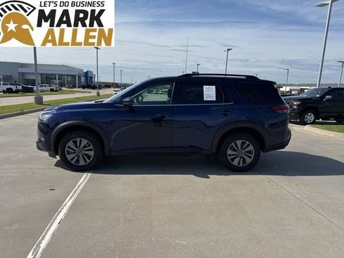 Used 2025 Nissan Pathfinder SV FWD image 3