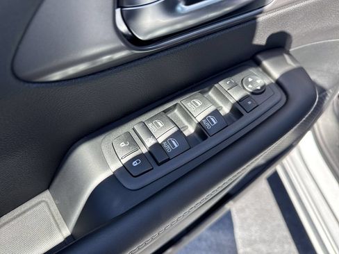 New 2026 Chrysler Pacifica Select w/ S Appearance Package FWD image 13
