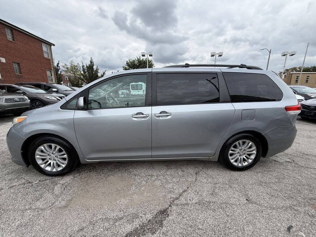 Used 2011 Toyota Sienna XLE w/ Entertainment Pkg FWD image 7
