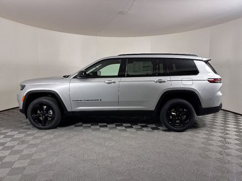 New 2025 Jeep Grand Cherokee L Limited w/ Black Appearance Package AWD/4WD image 15