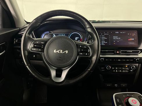 Used 2022 Kia Niro EX Premium w/ Cold Weather Package image 13