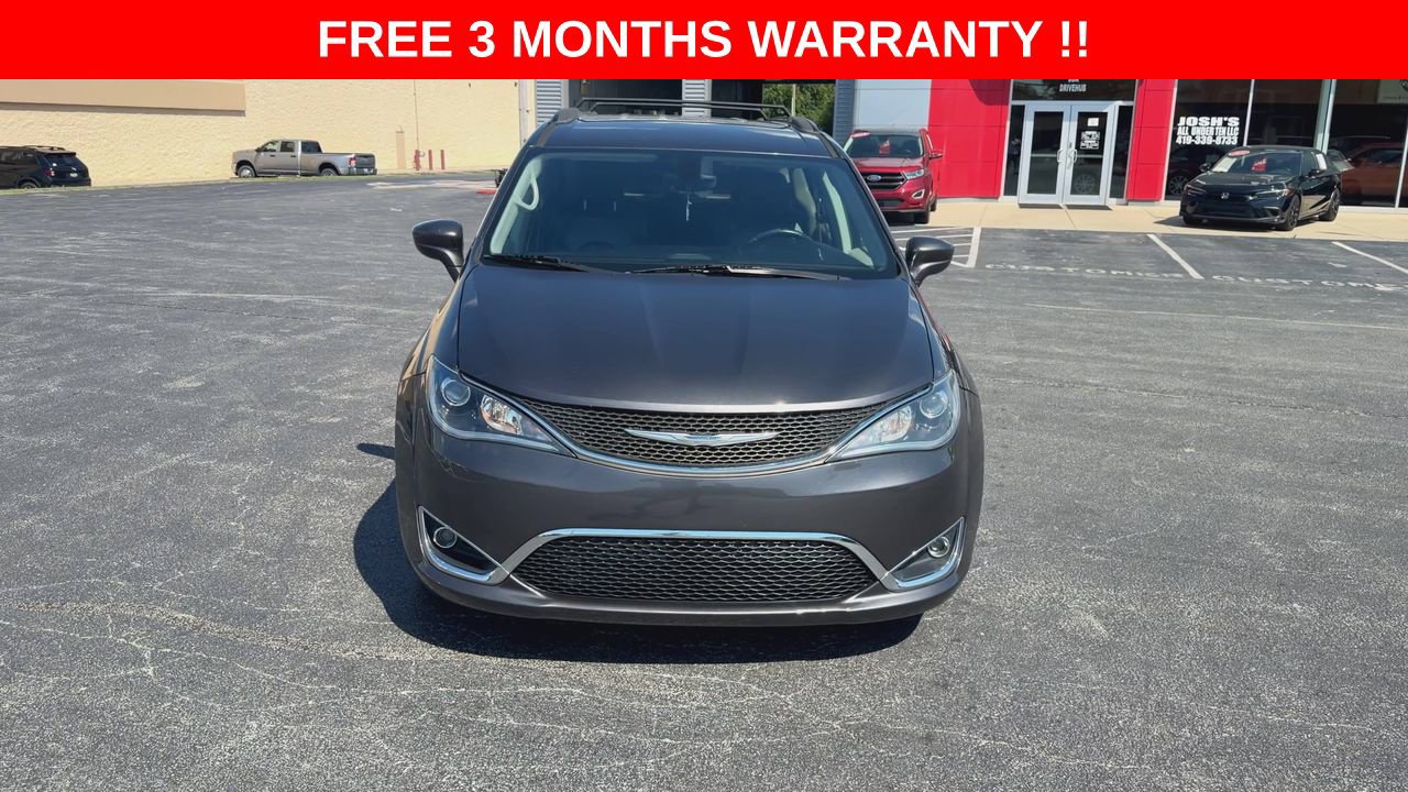 Used 2017 Chrysler Pacifica Touring-L FWD image 3