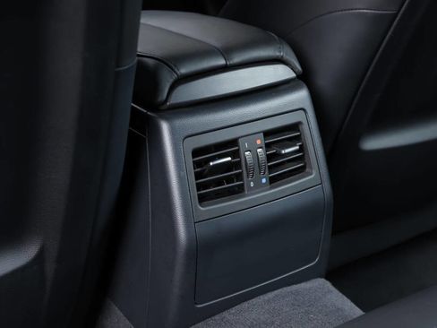 Used 2011 BMW M3 Sedan image 90