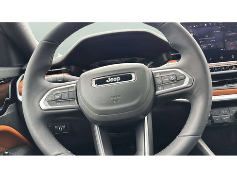 Used 2025 Jeep Compass Limited AWD/4WD image 14