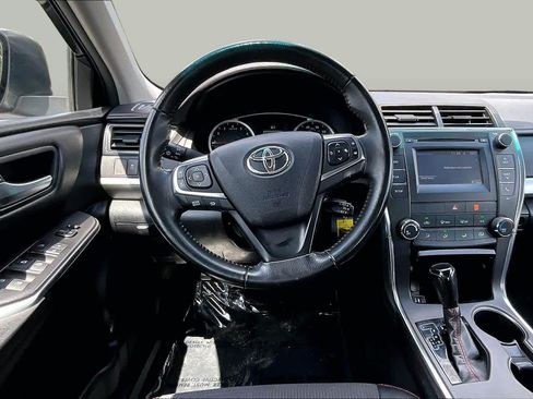 Used 2017 Toyota Camry SE FWD image 6