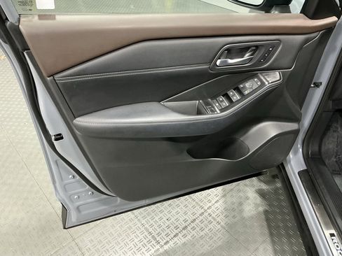 Used 2023 Nissan Rogue SL w/ SL Premium Package image 33