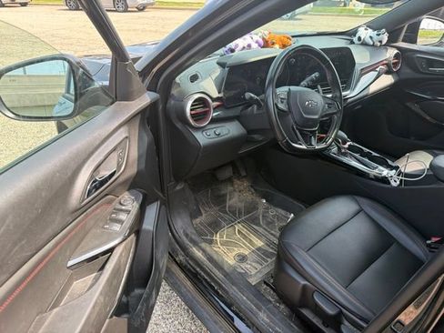 Used 2024 Chevrolet Trax RS w/ Sunroof Package FWD image 6