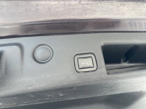 Used 2020 Chevrolet Equinox Premier image 29