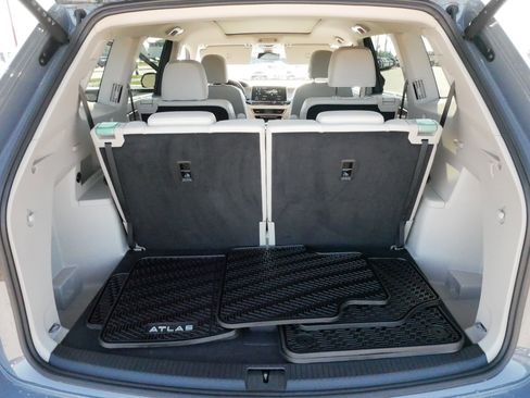 Used 2025 Volkswagen Atlas SEL Premium R-Line image 18