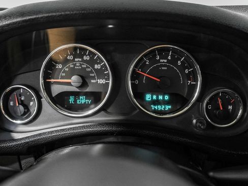 Used 2015 Jeep Wrangler Unlimited Sahara w/ Connectivity Group AWD/4WD image 21