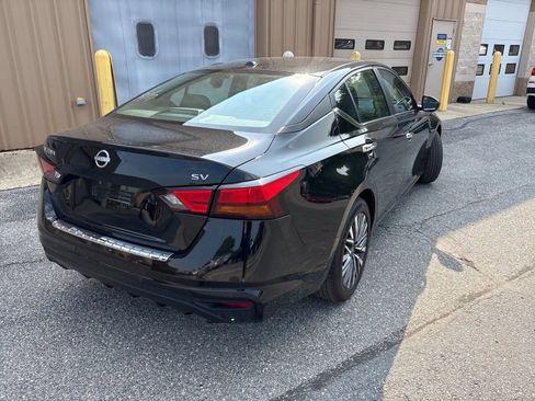 Used 2023 Nissan Altima 2.5 SV FWD image 2