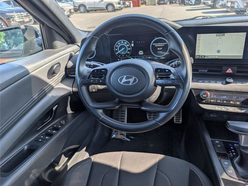 Used 2025 Hyundai Elantra SEL FWD image 16