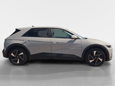 Certified 2025 Hyundai Ioniq 5 SE RWD image 2