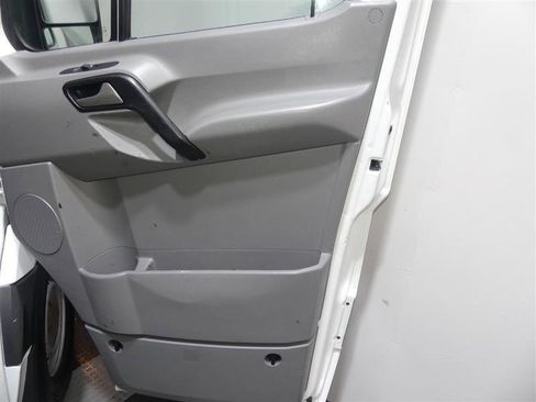 Used 2015 Mercedes-Benz Sprinter 2500 image 16