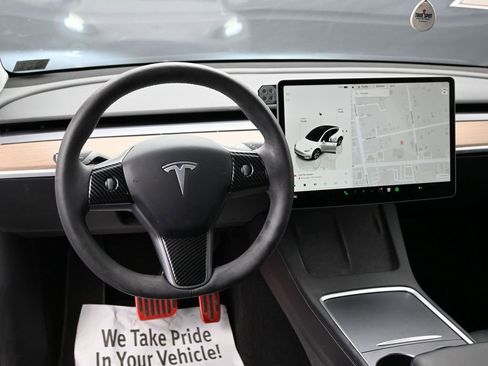 Used 2022 Tesla Model Y Long Range image 35