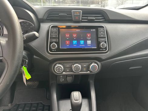 Used 2024 Nissan Versa S w/ Trunk Package image 25
