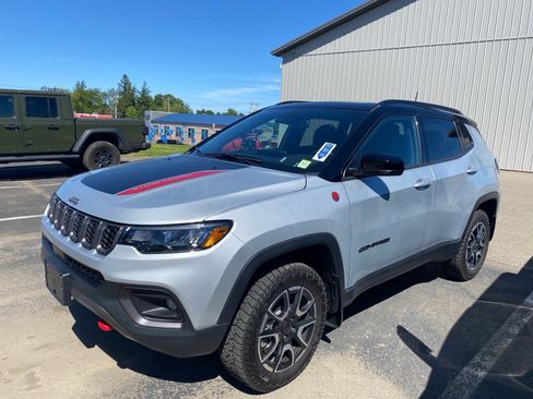 Used 2026 Jeep Compass Trailhawk w/ Sun, Sound & Navigation Group AWD/4WD image 1