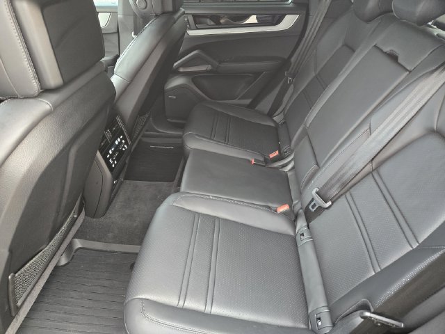 Used 2024 Porsche Cayenne S AWD/4WD image 29