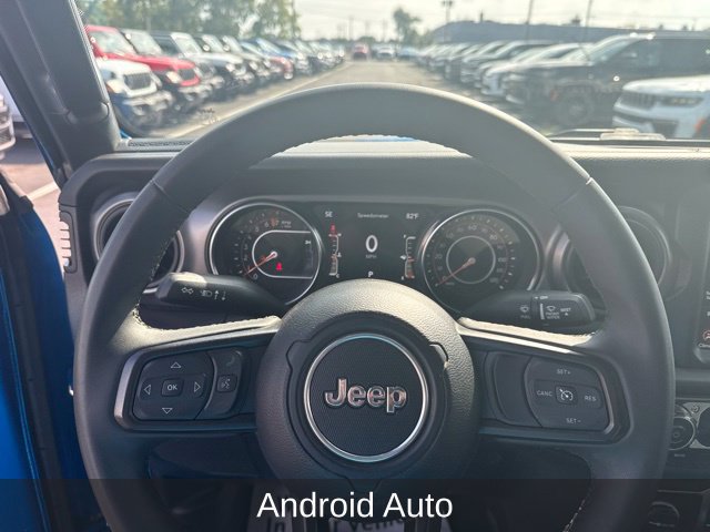 Certified 2023 Jeep Gladiator Sport AWD/4WD image 14