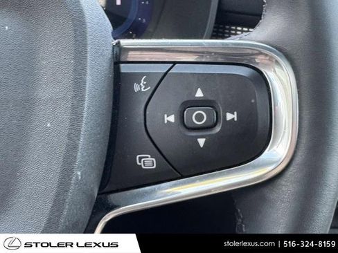 Used 2023 Volvo XC40 B5 Plus image 20