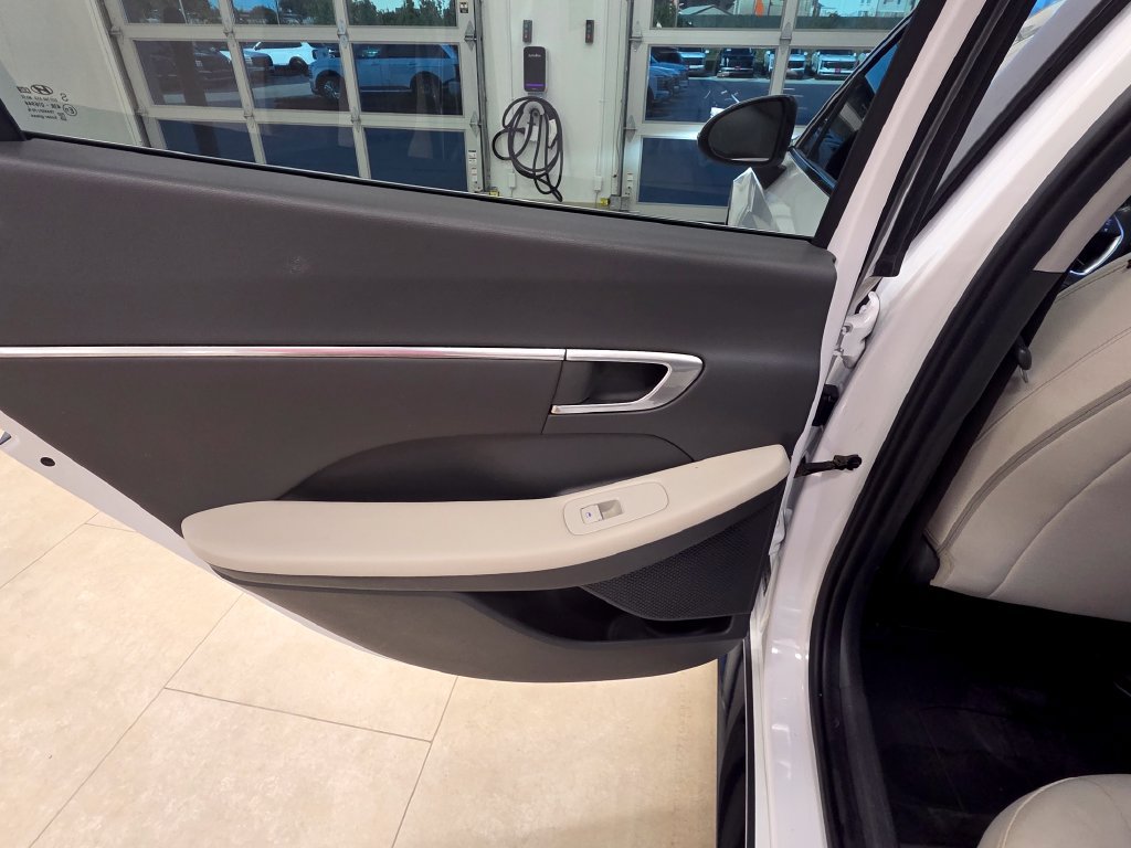 Used 2023 Hyundai Sonata SEL w/ Convenience Package FWD image 25