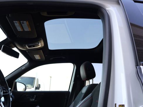 Used 2023 Mercedes-Benz GLB 250 4MATIC image 15